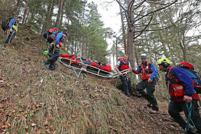 Read more about the article 48-Jährige bricht sich an der Teufelshöhle auf der Bürgermeisterhöhe das Sprunggelenk