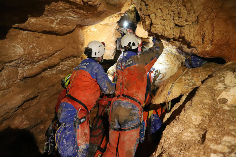 Read more about the article 79 Höhlenretter absolvieren nationale Rettungsübung in drei Höhlen am Müllnerberg und auf der Bürgermeisterhöhe