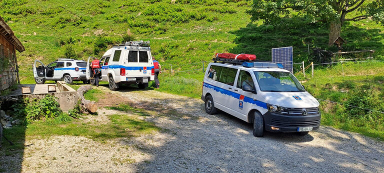 Read more about the article Bergwacht & „Christoph 14“ retten verletzte Frauen von der Steiner Alm am Hochstaufen und von der Vorderen Abfahrt am Predigtstuhl