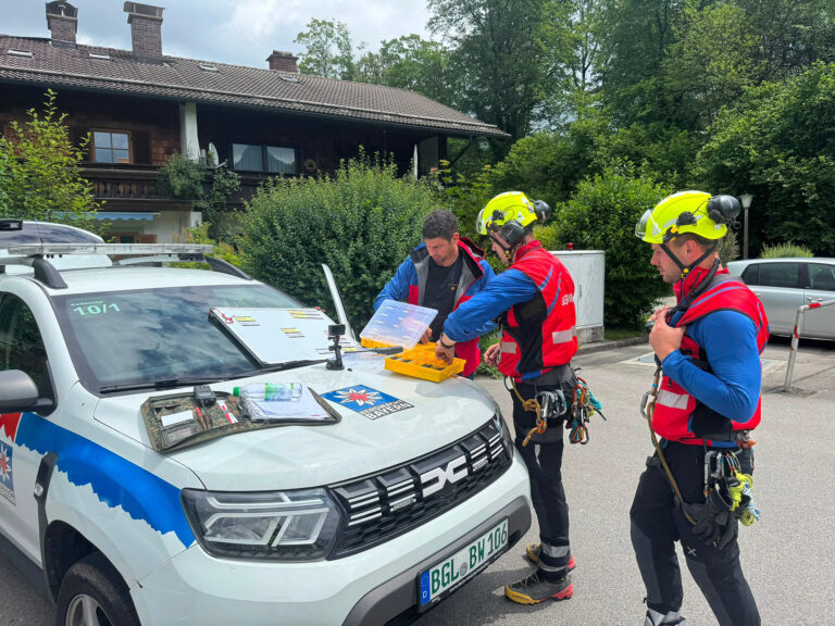 Mehr über den Artikel erfahren 72-Jährige reißt sich im Nebel am Zwieselsteig den Unterschenkel auf – 30-Jähriger stürzt am Fuderheuberg 70 Meter ab – 55-Jähriger verirrt sich am Müllnerberg